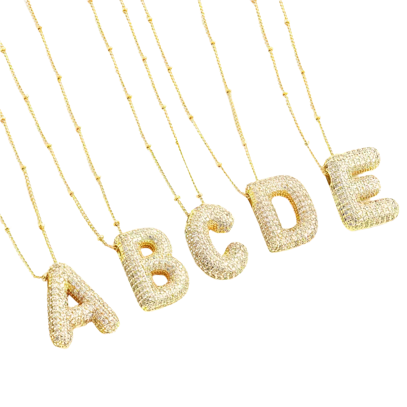 Ketting met initialen in bubbelletters