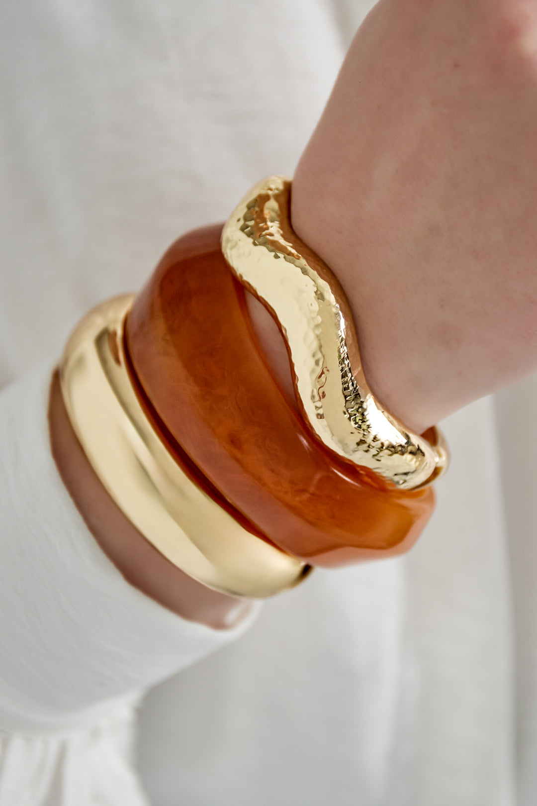 Wavy bangle