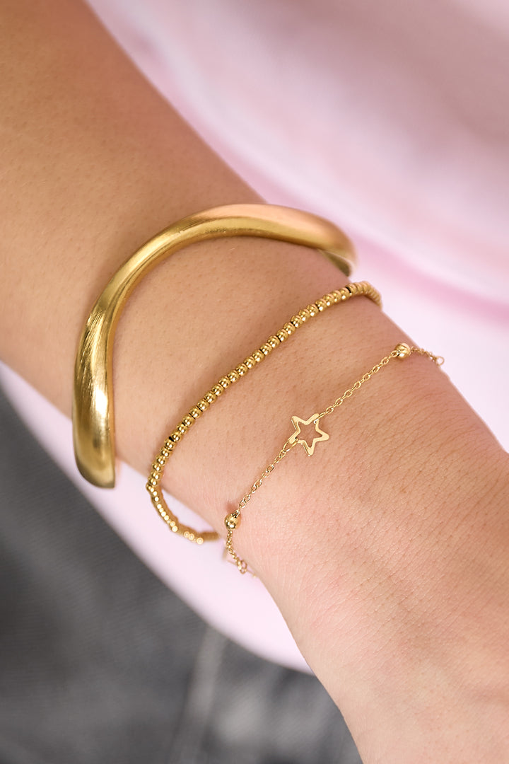 Organically shaped bangle