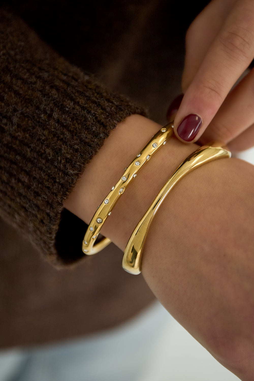 Organically shaped bangle