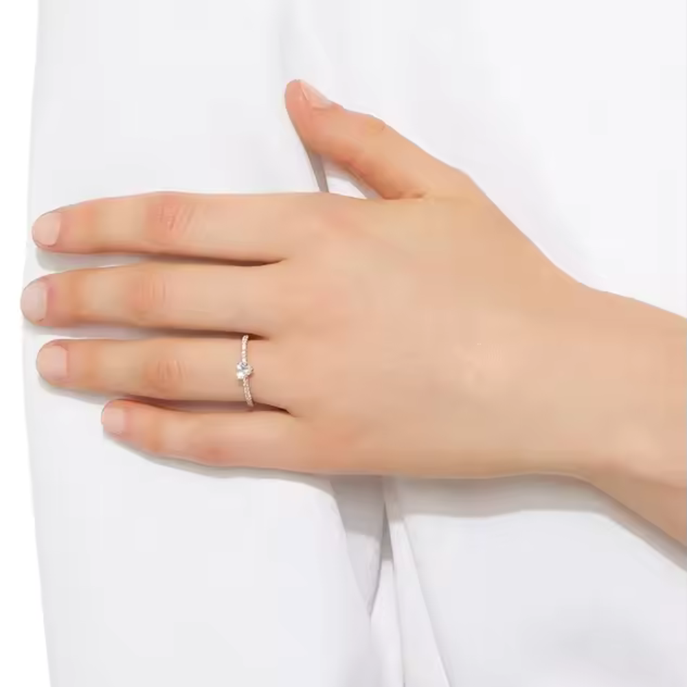 Hartvormige gouden verlovingsring met zirkonia