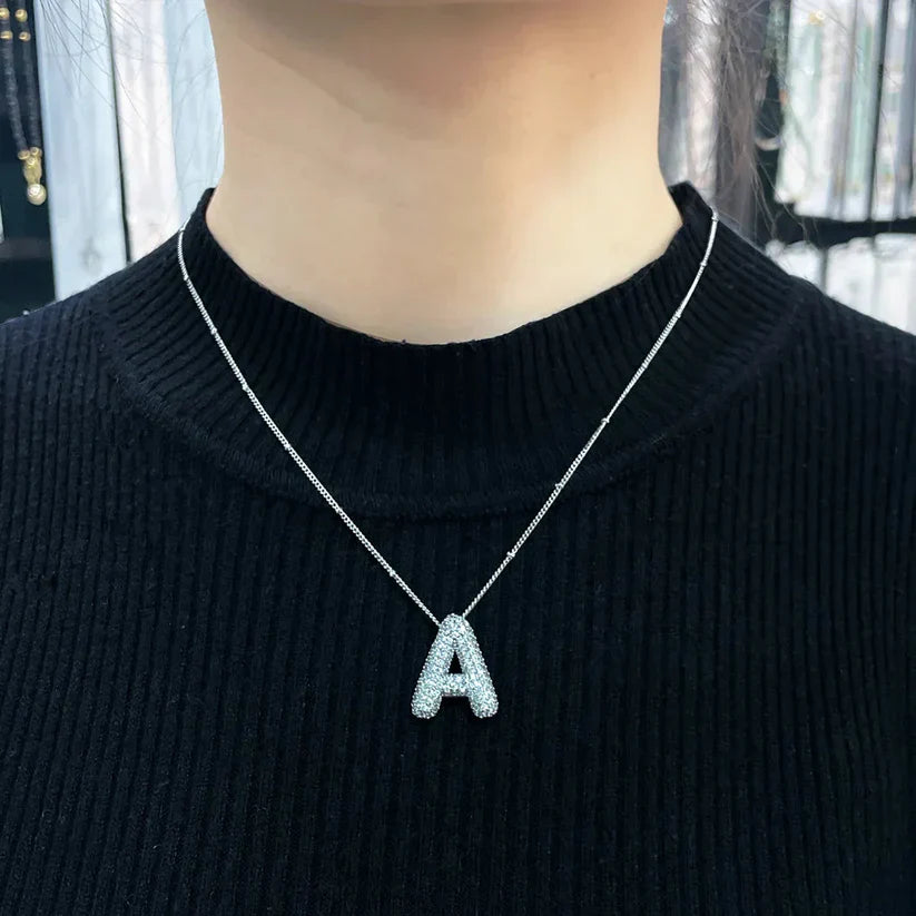 Ketting met initialen in bubbelletters