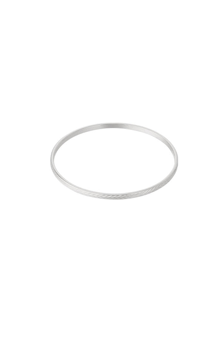 Simple arrow bangle