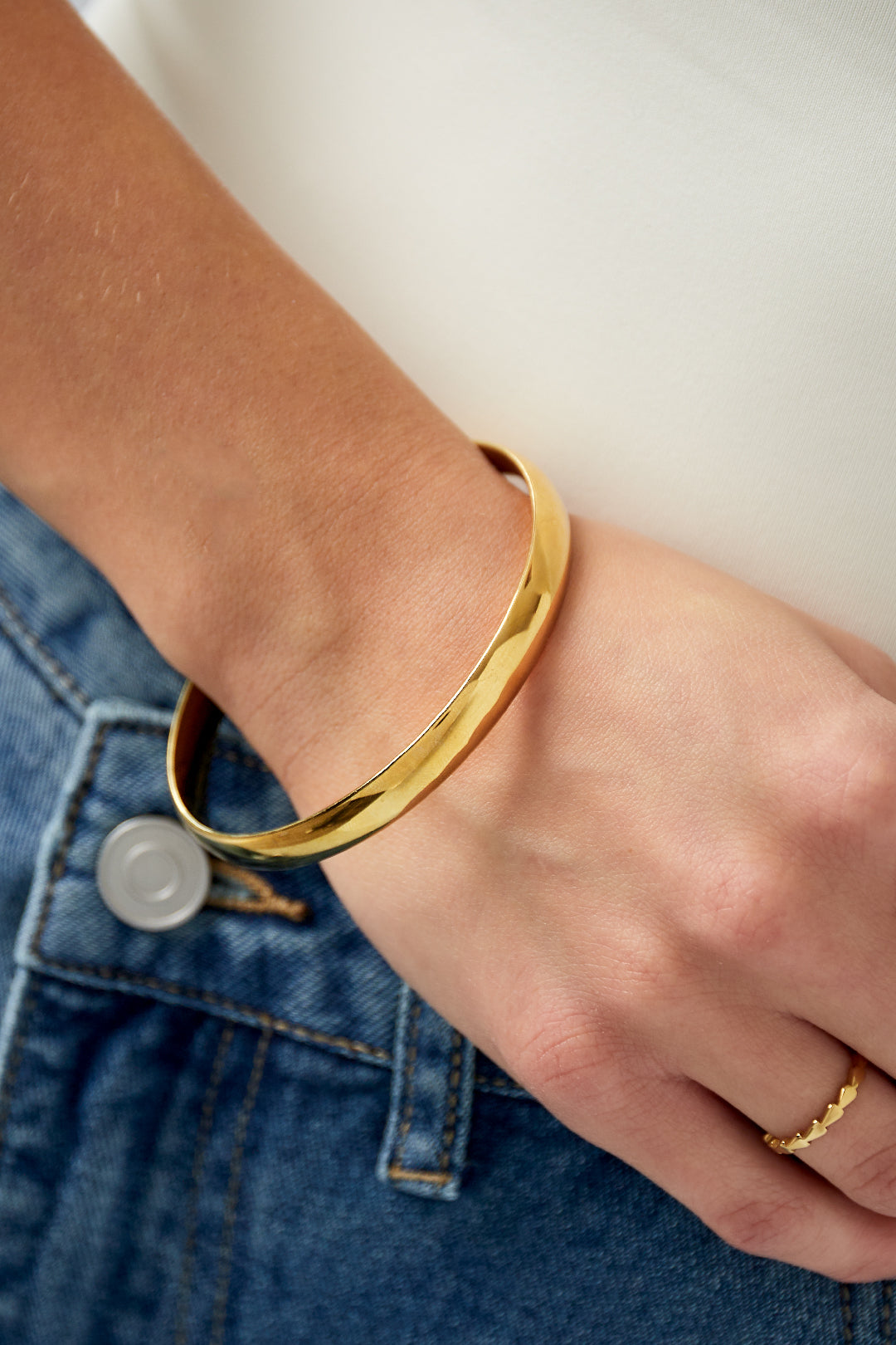 Solid bangle