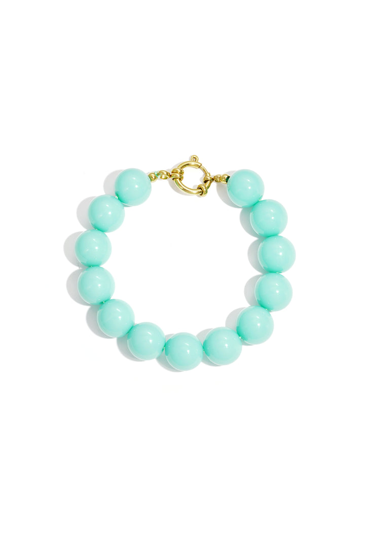 Bracelet with large beads and front closure