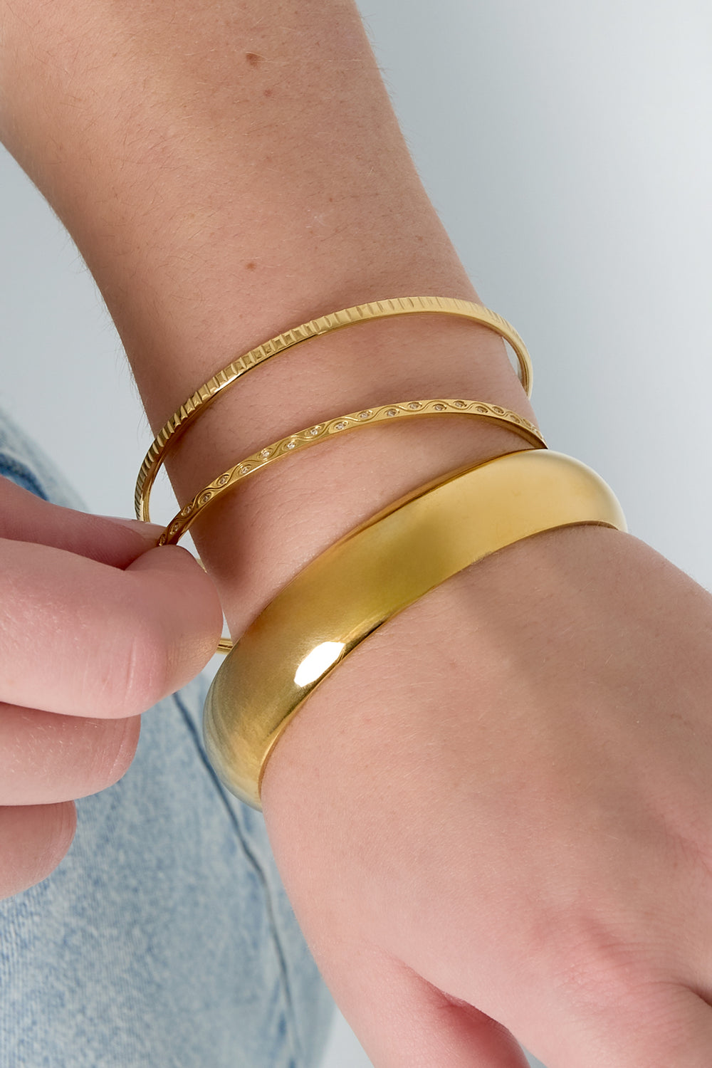 Sleek shine bangle